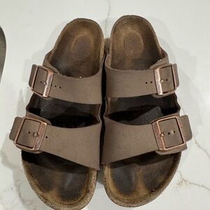 Birkenstock Kids Brown Sandals with Buckles size 34
